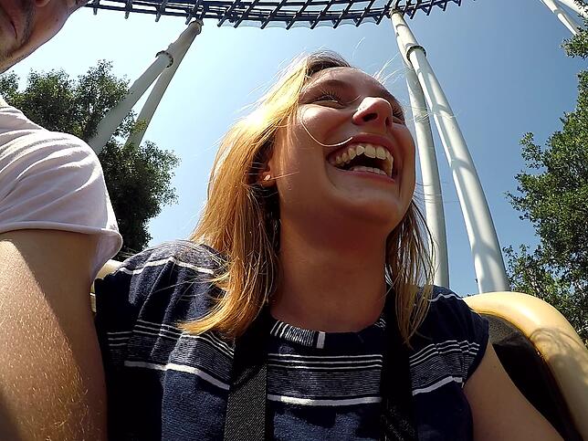 Bild 11: Ich habe panische Angst vor dem Achterbahnfahren. Trotzdem bin ich im Europapark in eine eingestiegen