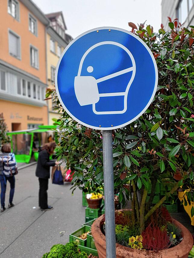 Auch wer von Westen her in die Münsterstraße einbiegt, wird mit diesem blauen Schild begrüßt.
