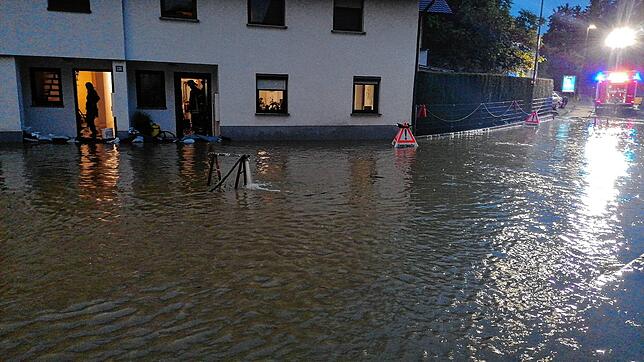 Die Erdgeschosswohnungen in der Klufterner Straße 138 standen unter Wasser.