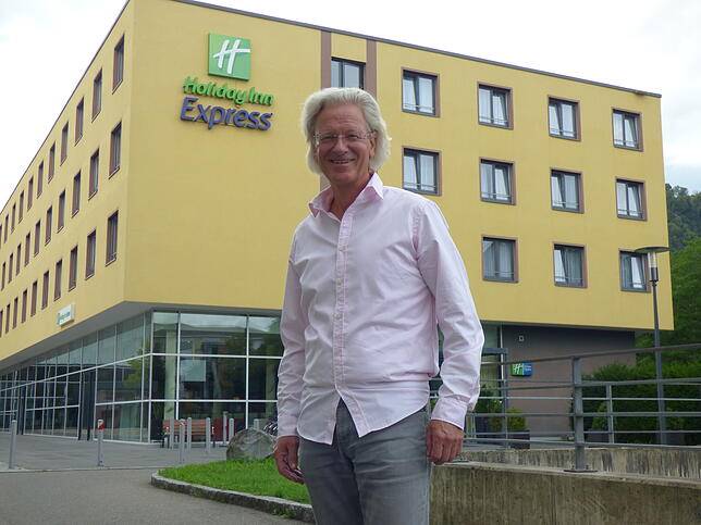 Lars Ellenberger kehrt dem Singener Hotel Holiday Inn Express den Rücken. Künftig will er sich auf die Arbeit im Hostel an der ...