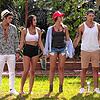 Sechs Teilnehmer von &bdquo;Love Island&ldquo; warten gespannt auf die Verkündung des Ergebnisses: Am Ende müssen Denise (Dritte von ...