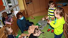 Ute Löschel ist seit über 15 Jahren in der Nachsorgeklinik. Das Spielen gibt den Kindern ein Stück Normalität zurück.