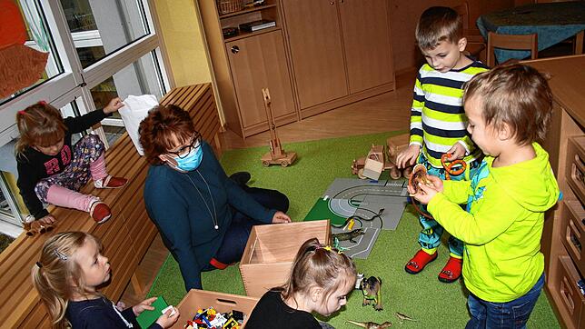 Ute Löschel ist seit über 15 Jahren in der Nachsorgeklinik. Das Spielen gibt den Kindern ein Stück Normalität zurück.