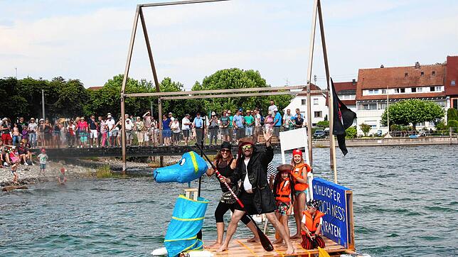 Die Schrottregatta ist das Aushängeschild des Hafenfestes. Vorjährige Gewinner waren Patricia, Paula und Emil Mairle, Paul Kuntner und ...