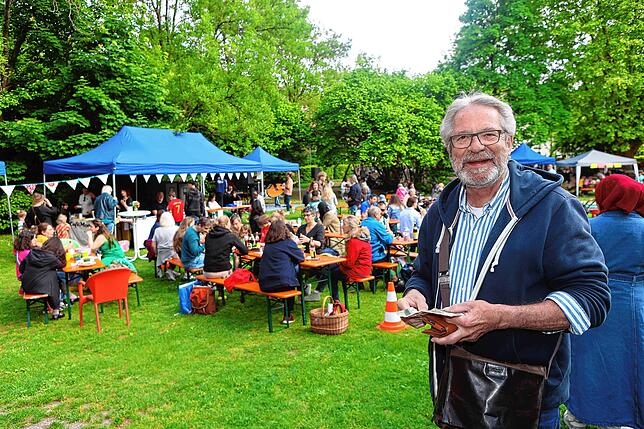 Bild 1: Die Petershauser Nachbarschaft feiert auf dem Konstanzer Georg-Elser-Platz