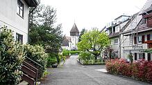 So sieht die Amalienstraße in Allmannsdorf heute aus. Das Gebäude links könnte abgerissen und das Grünland dahinter erschlossen werden. ...