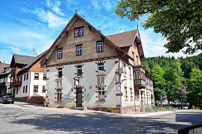 Erhaltenswerte Gebäude werden aufwändig modernisiert.