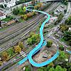 Die neue Brücke sticht mit ihrem leuchtend blauen Belag ins Auge. Sie soll „Ann Arbor Bridge“ heißen, benannt nach Tübingens ...