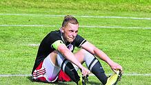 Der Kapitän kann es kaum fassen: Tobias Linsenboll und der SV Deggenhausertal haben am letzten Spieltag durch das 2:2 gegen den SV ...