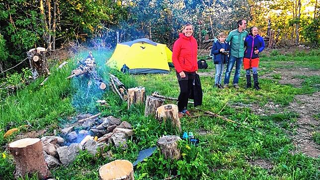 Bereits Ende Mai nutzten die ersten Trekker das Camp in Urberg. Und sie hatten sichtlich Spaß, hier im Freien zu übernachten. ...