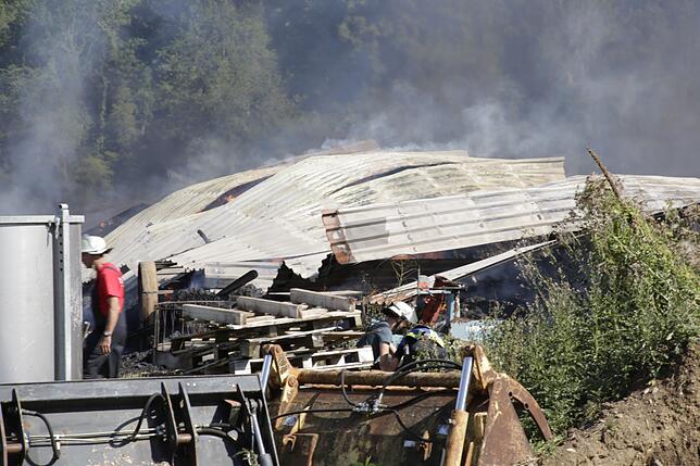 Bild 3: Bilder vom Brand eines Hof-Gebäudes auf dem Hohentwiel