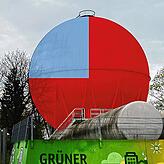 Zu drei Vierteln im Stadtwerke-Rot für den 74,9-Prozent-Mehrheitsgesellschafter, zu einem Viertel Thüga-Blau für den neuen Partner: Die ...