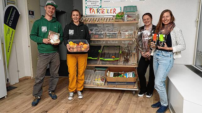 Im Landkreis Waldshut gibt es bereits drei Fairteiler-Stellen. Unser Bild zeigt (von links) Sven Nowak, Stefanie Brust, Cynthia Beck und ...
