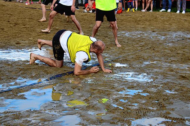 Bild 11: Viel Regen, wenig Sonne: Handballer ziehen ihr Turnier durch