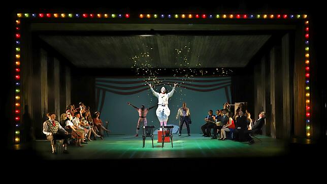 Ob eine Spieloper, wie im Bild &bdquo;Die verkaufte Braut&ldquo;, die am 9. Januar in der Stadthalle Singen gezeigt wird, oder ein ...