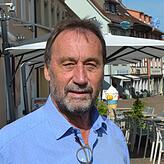 „Mit der Errichtung von Photovoltaikanlagen auf Freiflächen ist sorgsam umzugehen“, mahnt Freie-Wähler-Chef Dietmar Bitzenhofer.