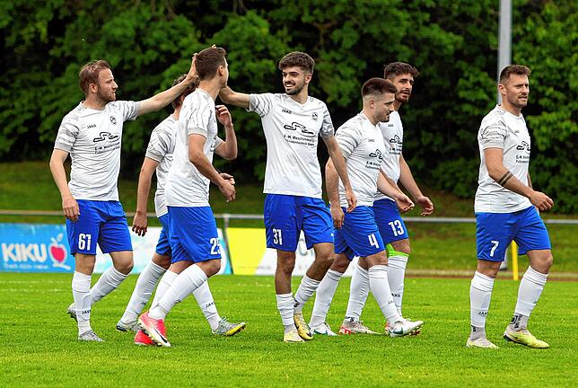 Bild 15: Souveräner 6:1-Erfolg des Tabellenführers FC RW Salem. Wir haben die besten Bilder!