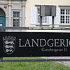 Vor dem Landgericht Konstanz wurde der Mann verurteilt, der mit 15 Messerstichen seinen Mitbewohner in Wollmatingen tötete. Er muss in ...