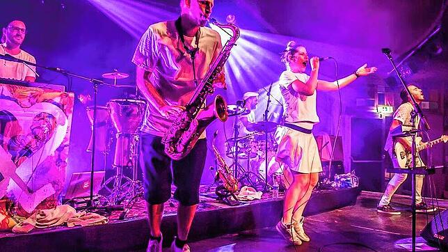 Äl Jawala entfacht mit zwei Saxophonen und viel Percussion das Feuer einer ganzen Gypsy Brass Band. Am 21. Juli eröffnen sie mit einem ...