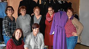 Seit zehn Monaten ist das Näh-Team des Theatervereins Zeitschleuse dabei, für das Freilichtstück „Die Schwarze Rose“ Kostüme für 100 ...