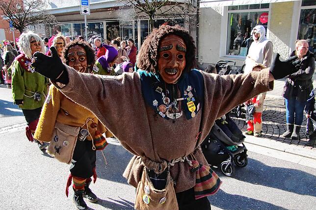 Bild 2: Kinderfasnacht in Stockach: Mit Musik und Umzug zum Narrenbaum auf dem Gustav-Hammer-Platz