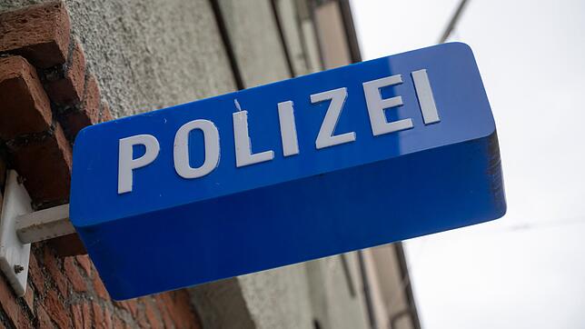 Die Polizei fahndet jetzt nach den unbekannten Schmuckdieben. (Symbolbild)