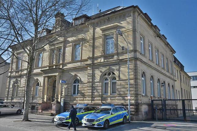 ...und würde gern ein Kino im Polizeirevier einrichten.