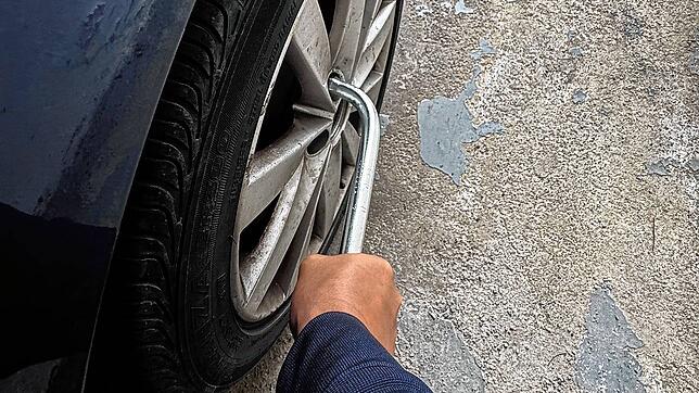 Gelöste Radmuttern: In Bad Säckingen wurden drei Fälle bei der Polizei angezeigt. Wer Radmuttern mutwillig löst, der muss mit einer ...