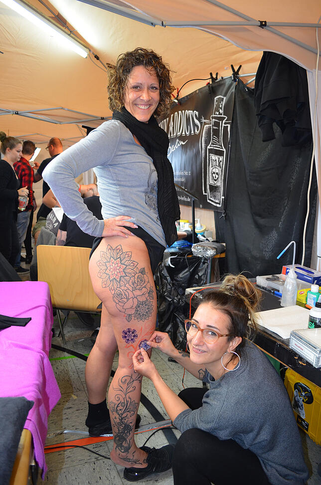 Bild 1: Wir nehmen Sie mit auf die Tattoo-Expo in der Tiengener Stadthalle und zeigen Ihnen die neusten Trends