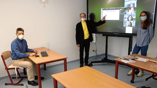 In der Zeit von Corona ist der digitale Unterricht immer wichtiger geworden. Doch in der Akademie für Gesundhetisberufe in Bad ...