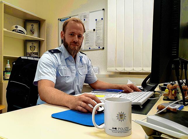 Magnus Wächter an seinem Schreibtisch im Überlinger Polizeirevier.