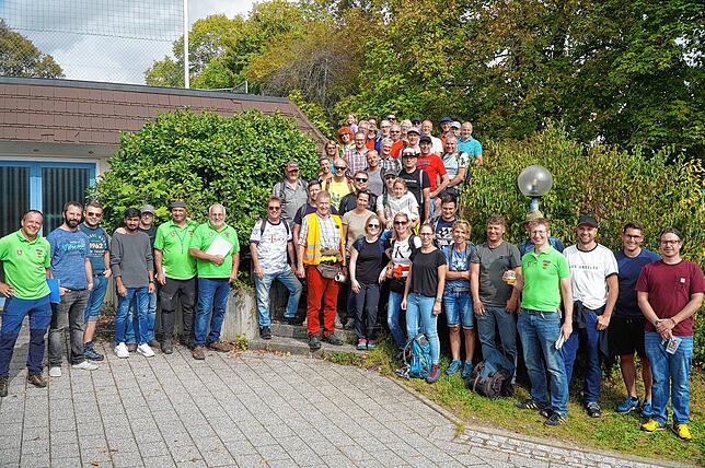 44 Teilnehmer starten an der Tengener Randenhalle zur ersten Bierverkostungs-Tour, die der Schwarzwaldverein angeboten hat.