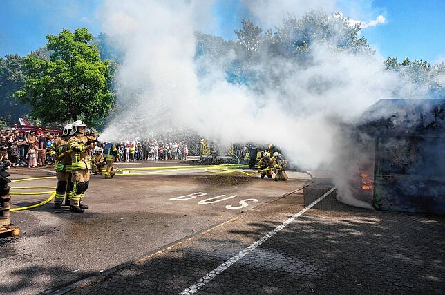 Bild 34: Tag der offenen Tür: die Feuerwehr präsentiert sich