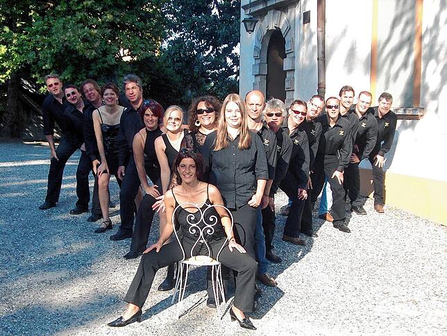 Die Mitglieder der Bregi House Band im Jahr 2020.