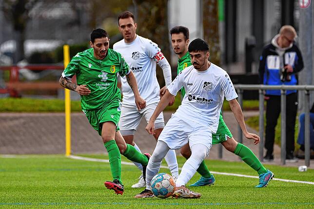 Bild 13: SV Herten setzt sich mit 4:1 gegen FC Schönau durch &ndash; und wir haben Bilder!