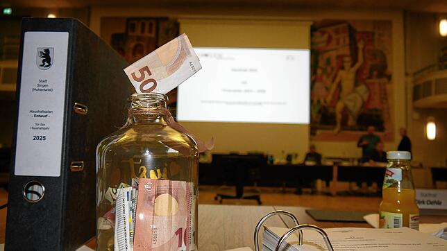 Konsolidierung und Haushaltssperre – diese zwei Wörter werden auch den Haushalt der Stadt Singen für das Jahr 2025 dominieren. Denn ...