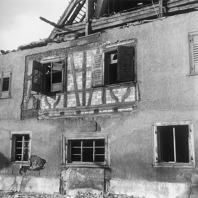 Dieses Foto zeigt, wie baufällig das Gebäude war, das niemand wegen seiner Vergangenheit haben wollte.