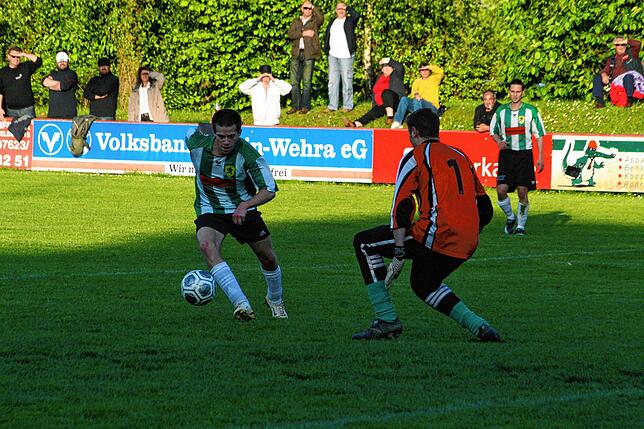 Bild 4: Erinnerungen ans letzte Rheinfelder Derby auf der Richterwiese am 6. Mai 2009