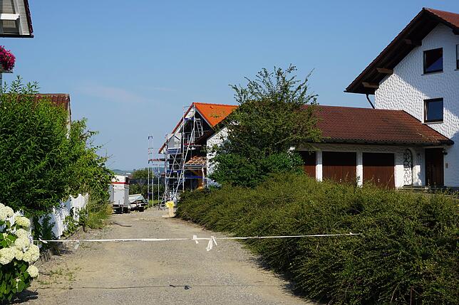 Wohnhaus in zweiter Reihe im Außenbereich, für das eine Zufahrt erst geschaffen werden muss? Wenn sich der OB dafür stark macht, geht ...