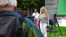 Johanna Findeisen bei einer Demonstration gegen die Coronamaßnahmen am 3. Oktober 2021 im Stadtgarten in Konstanz. Sie sitzt wegen ...