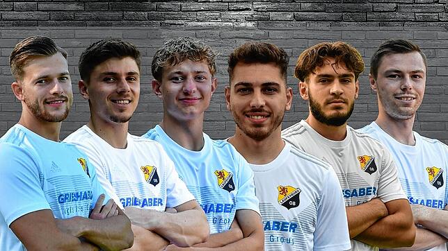 Neues Sextett: In den Kader der ersten Mannschaft des SV 08 Laufenburg rücken in der kommenden Saison (von links) Emanuel Esser, Klejdi ...