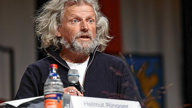 Kandidat mit Rentenanspruch: Helmut Ringger (66) legt sich im Milchwerk Radolfzell auch mit dem Publikum an.