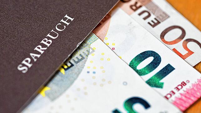 Sparen war wohl noch nie so unattraktiv wie im Moment. Auch Kommunen macht der Negativzinssatz von durchschnittlich 0,5 Prozent zu schaffen.