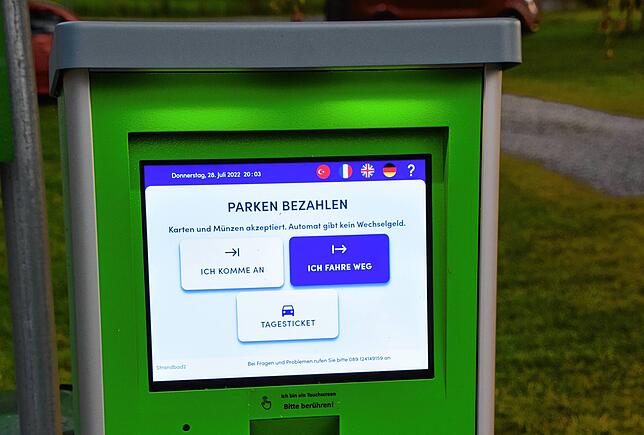 Jetzt: Die neuen Automaten haben viel größere Displays und ein Pin-Pad für die Kartenzahlung.