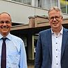 Matthias Henschen (links), ärztlicher Direktor des Schwarzwald-Baar Klinikums und Matthias Geiser, Geschäftsführer des Klinikums vor dem ...