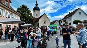 Da war‘s noch trocken beim Straßenfest in Ebringen. Bild: Gudrun Trautmann
