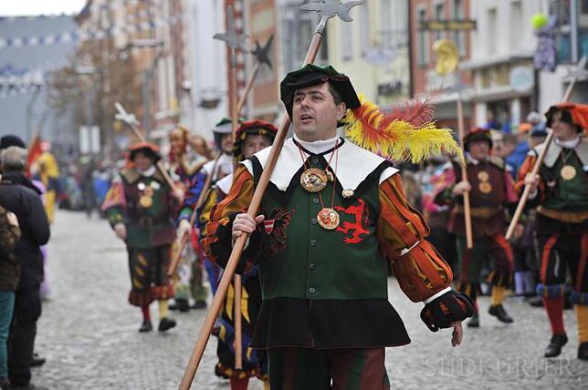 Die Narren aus Bräunlingen waren, was die Teilnehmerzahl betrifft, eine der größten Gruppen, die beim Umzug dabei waren.