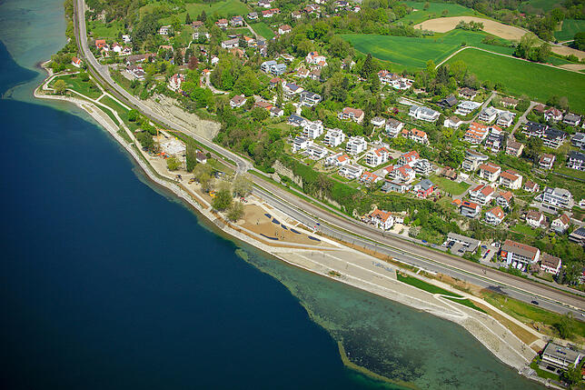 Zweieinhalb Jahre nach Baubeginn befinden sich die Arbeiten im Uferpark auf der Zielgeraden. Kürzlich haben die Wegearbeiten im Umfeld ...