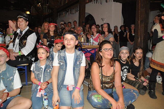 Bild 32: Bilder vom begeisterten Publikum beim Turnerball in Bad Dürrheim