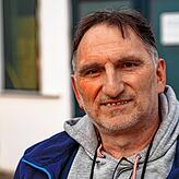 Martin Weidinger handelt mit medizinischen Schutzmasken und Corona-Schnelltests.